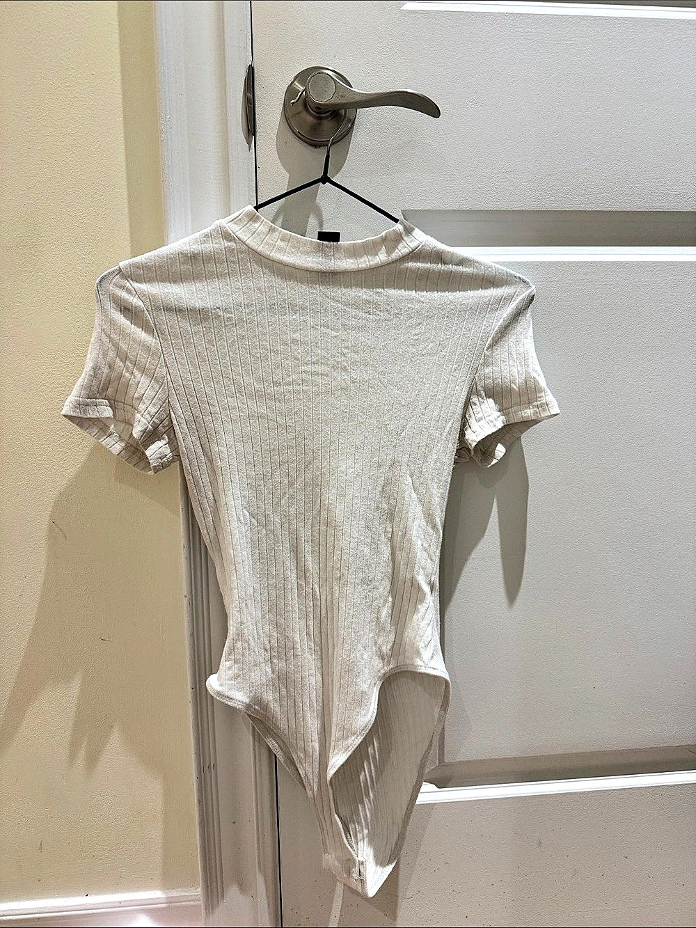 Ribbed Short Sleeve Bodysuit in White Like New